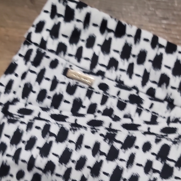 White House Black Market Monochrome Patterned High Waist Shorts - Picture 5 of 10